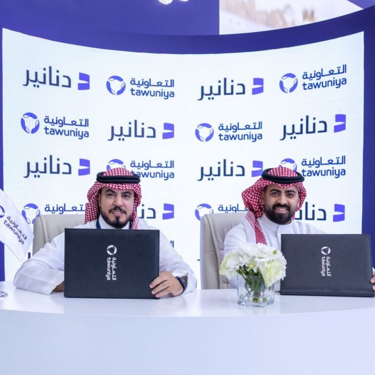 دنانير والتعاونية تطلقان أول منتج لتمويل الأقساط التأمينية معتمد من البنك المركزي لقطاع المنشآت الصغيرة والمتوسطة